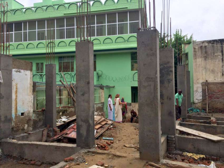 Bau der Studentenherberge direkt hinterhalb des Jiva-Ashrams